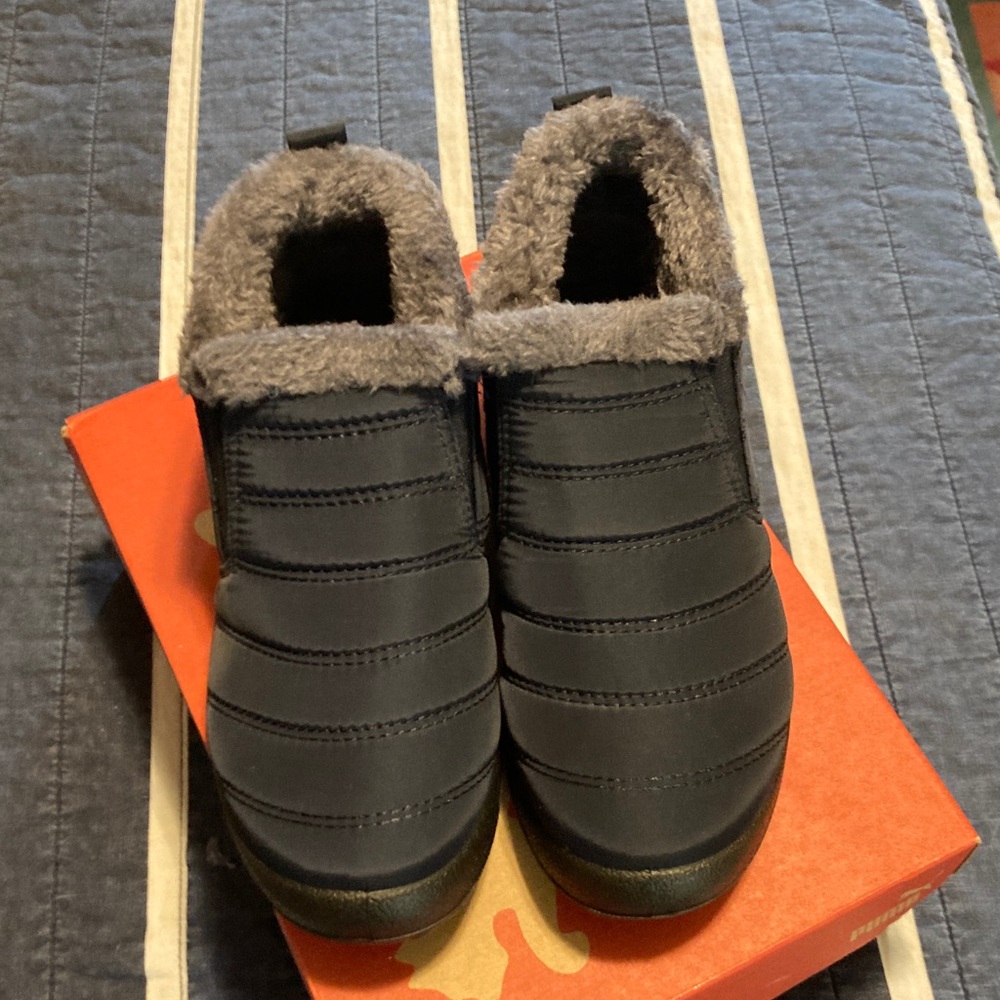 Cozy Black Slip-On Shoes with Plush Gray Lining